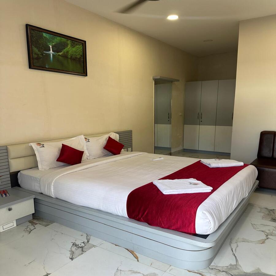 1 Bed Room
