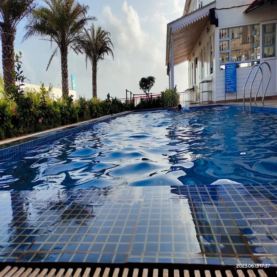 Swimming Pool viewver1